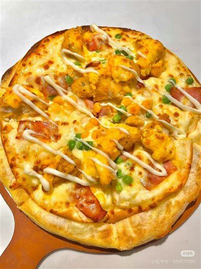 Sālīta olu dzeltenuma pica